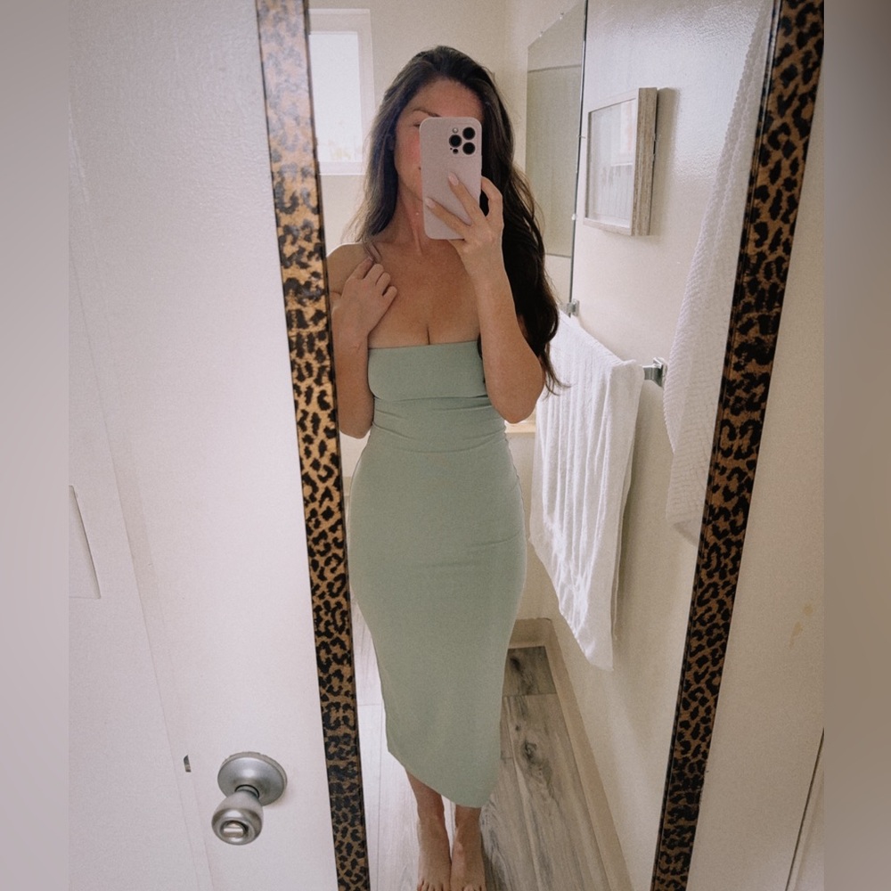 NWT Aritzia Original Contour Maxi Tube Dress Size Extra Small in Mint